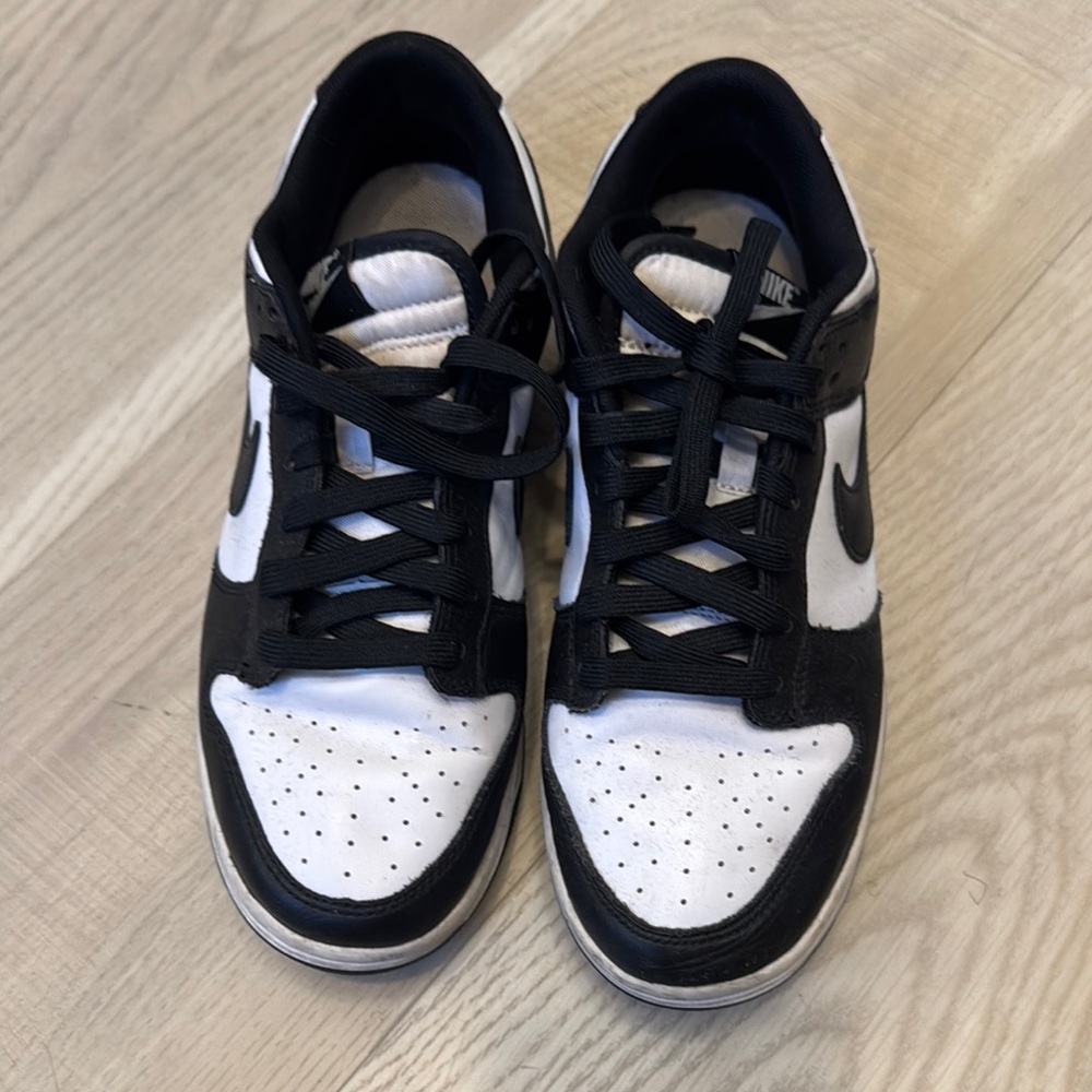 Black and white Nike dunks